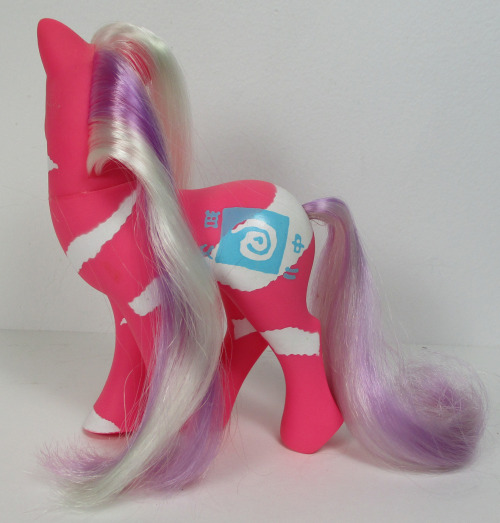 It’s My Little Monday!With…G1 ColorSwirl pony Springy! Now here’s a real bold choice! The Col