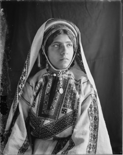 tanyushenka:  Photography: “Ramallah woman in embroidered costume.”Palestine, between 1898 and 1914   Another photograph of this woman is HERE