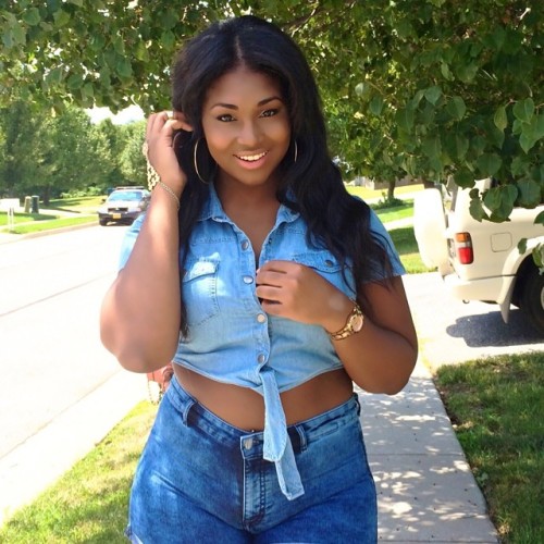 valpowerexoticgirls:  Halle Deneen Instagram: @HalleDeneen 