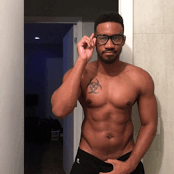 kidkendoll: randomdisasters:  Nerd after dark….  let me treat you write, massage you with coconut oil, and ride you  sexy and hot nerd