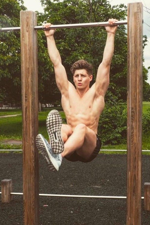 prettyboysbeautifulmen:  Tom Trotter / Bromans