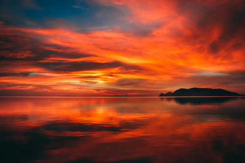 te5seract:Crazy sky- koh samui &amp; Burning sky by Taisen Lin
