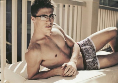lamarworld1:Colton Haynes bulge &amp; booty