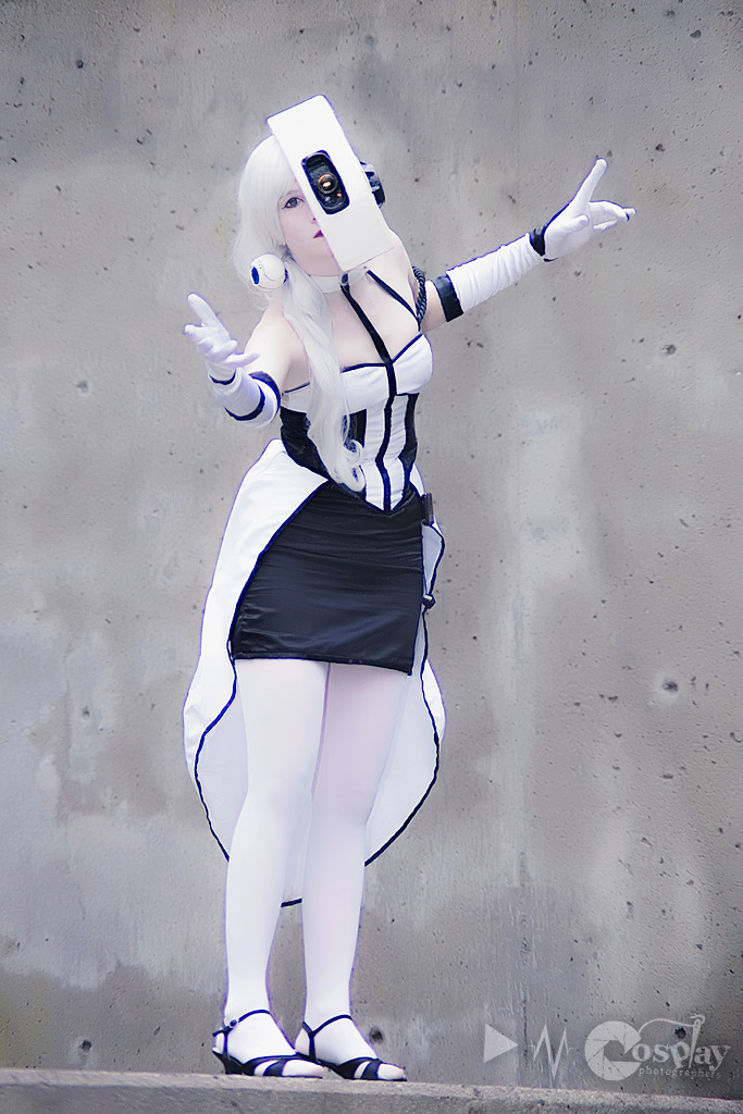 cosplayblog:  GLaDOS from Portal 2  Cosplayer: Britthebadger [WW / DA / FB]Photographer: