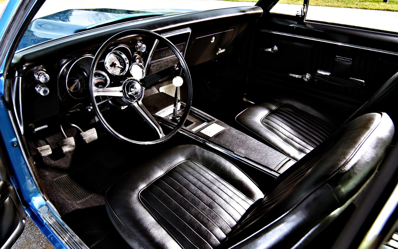 cheekydollssublimedesire:  theoldiebutgoodie:  1967 Chevrolet Nickey Camaro.  Droooooool