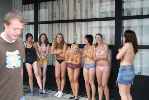 embarrassednudewomen: ENF PHOTOS &lt;——«&lt; Even more free pics of girlfr