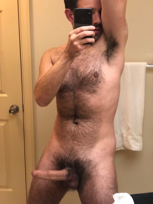 scruffyboysnaked: feeling very horny tonight