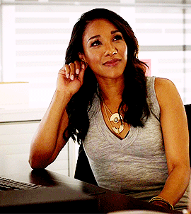 lovingmccall:Iris West: favourite outfits and hairstyles 14/? 
