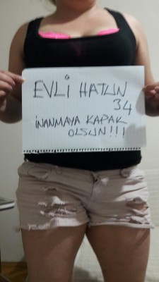 Cuckold-Ciftler:  Kocasinin Yaninda Yakişikli Bi̇ Erkeği̇n Altina Gi̇rmek İsteyen