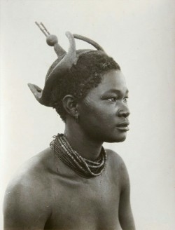 o-toto:1) Ukuwanyama Woman, Namibia  2) Wodaabe Girl, Niger 3) Fulani Girl 4) Fulani Woman