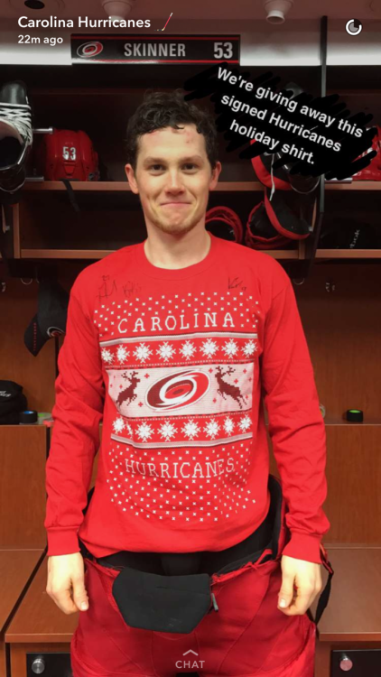 nhl-canes:Skinner demos the new Holiday Contest for the Canes!