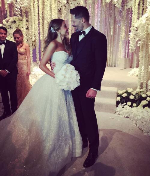 Sofia Vergera and Joe Manganiello tie the knot in a beautiful ceremony! #sofiavergara #wedding #cele