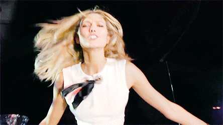 Karlie lip-syncing and dancing to Shake it off (VSFS 2014)