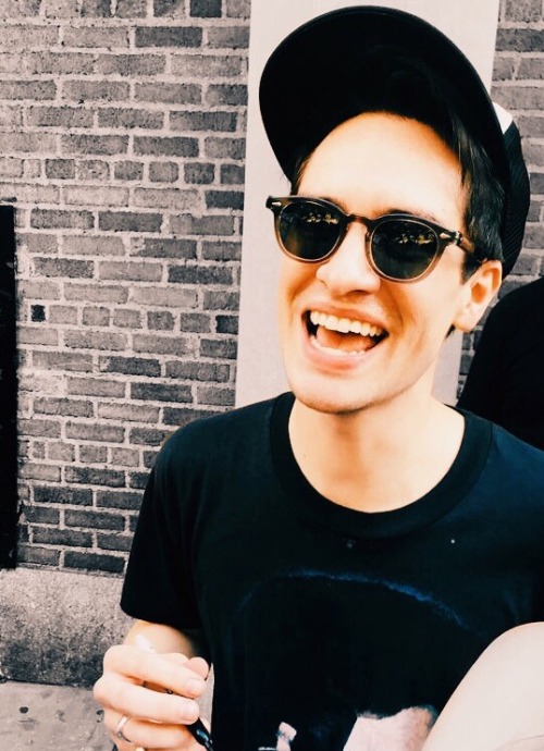 I’d just like to take a minute…. and appreciate this beautiful picture of Brendon Urie…