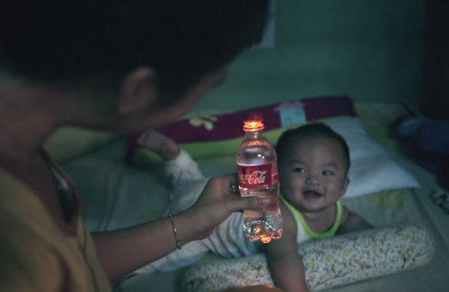 beben-eleben:
“ Coca-Cola Invents 16 Bottle Caps To Give Second Lives To Empty Bottles [x]
”