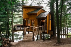 utwo:  Vermont Tree Cabin on Walker Pond©