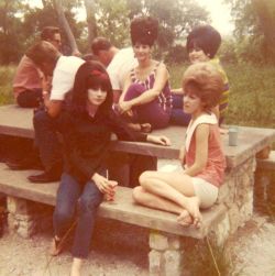 stuffmomnevertoldyou:  grooveland:  (via (9) found | big hair | 1960s Mod Fashion Style Swingin’ 60s | Pinterest)    The commitment alone is astounding.