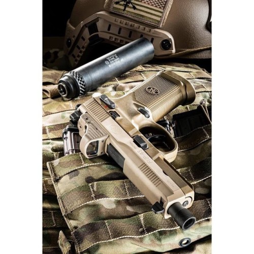 igunsandgear:  FNH FNP .45 Tactical #InstaSize #FNH #FNP #tactical #handgun #pistol #gunblr #igmalitia #gunporn