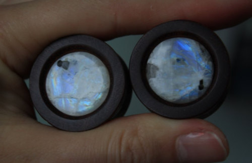 cinnamonzen:  plugporn:  Bloodwood with Moonstone by Alternative Earth Organics  The combination of these two materials pleases me greatly