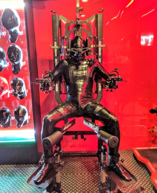 rubberforfun:Rest on chair 💺