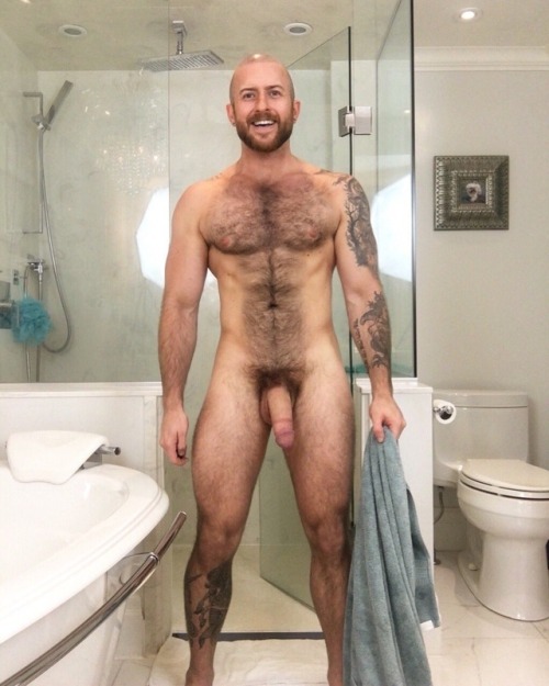 men-naked: tommytank4: www.tumblr.com/blog/tommytank4 - hot and muscular men Reblog from tom