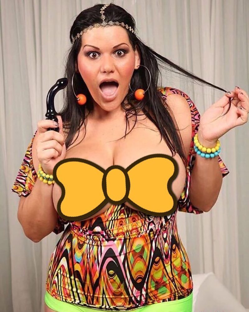 Hello Saturday&hellip;.. #angelinacastrolive #angelinacastro #boobs #bbw #brunette