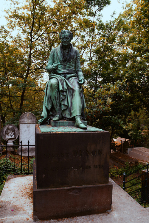 ofbeautsandbeasts:   Père Lachaise Cemetery Pt. 3 - Statues Edition - May 2018 If you have to be dead, be dead in style.