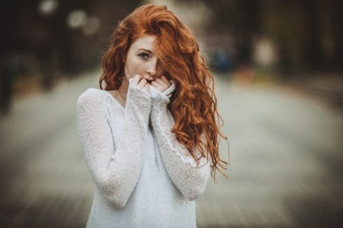 i-sexy-redhead:  Looking at you.