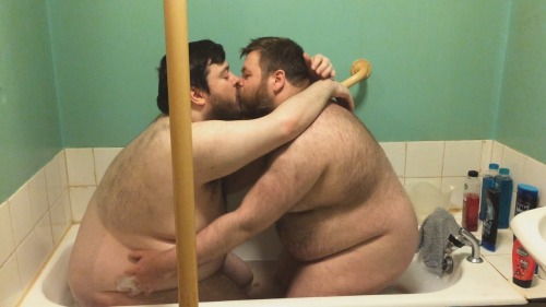 korndoggy:  mikeward1701:  Wet Wednesday; Tight Squeeze Edition.  This was so fun, how we both fit in there i have no idea lol
