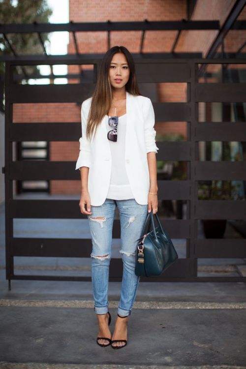 Outfits to wear with high heeled sandalsWe can use high-heeled sandals for almost any event and occa