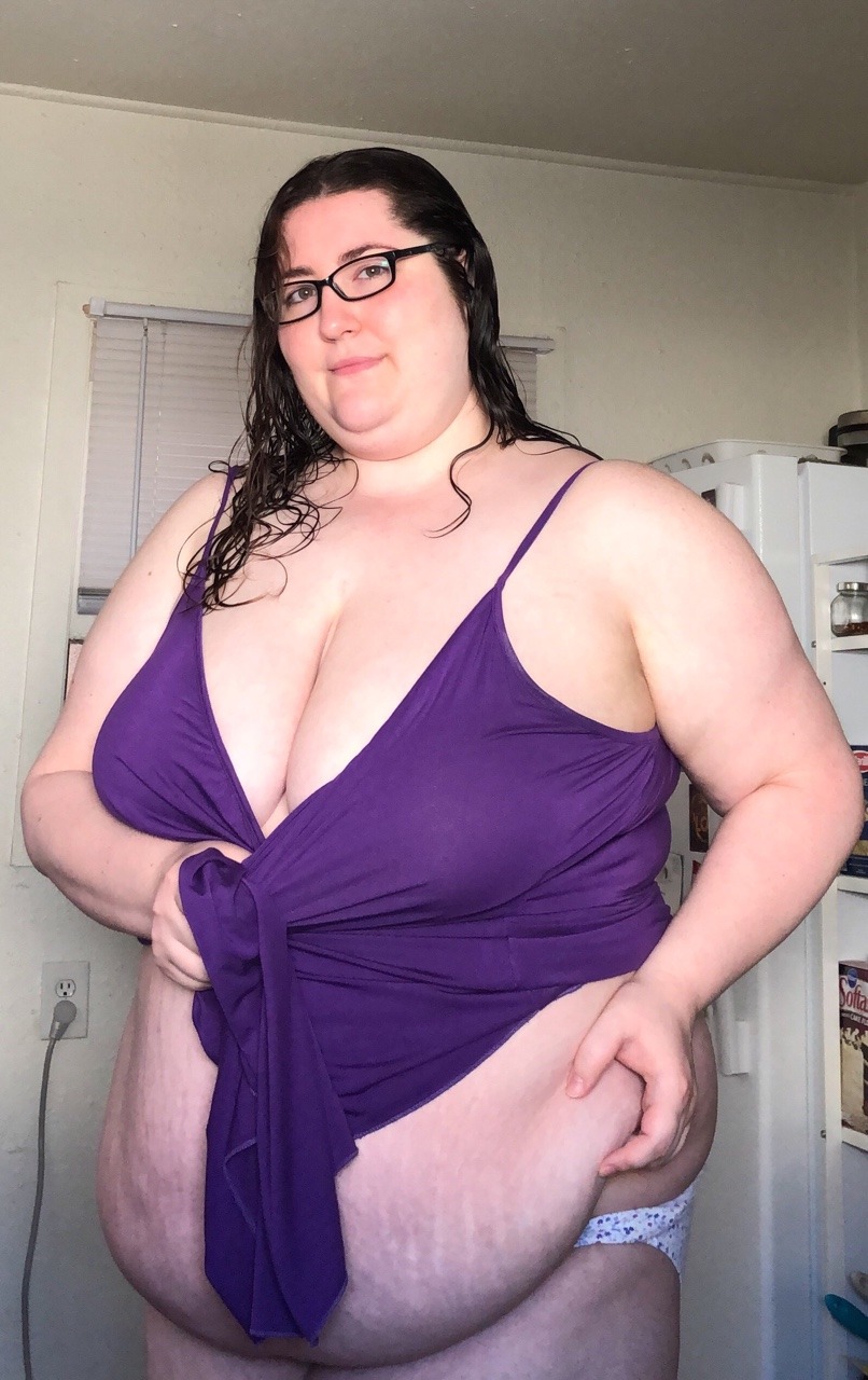 XXX thegoodhausfrau:  Pale In Purple photo