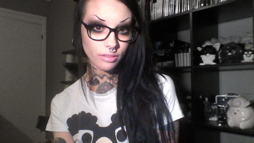 murderotic:  Feel quite “normal” at the moment. It’s nice. Oh and I found my old brows :D I’ve been feeling really strange in the “real brow” look lately, I think I need to take these back :D  