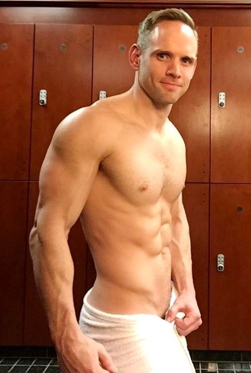 suburbanslattern:  Hey it’s Jake!