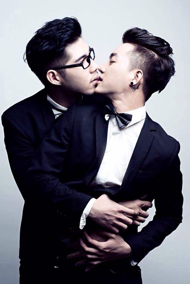 asianboysloveparadise:  Vietnamese Gay Couple 