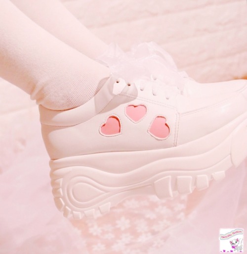 Wanna rock some sneakers, and be taller at the same time? Well, these won’t disappoint! Cute, 