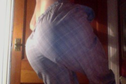 gaybubblebuttboyz:  henrymarx18:  Pyjama photo shoot! My big bubble butt in my pyjamas! Enjoy ;)henrymarx18@gmail.comSkype - henrymarx18  gaybubblebuttboyz