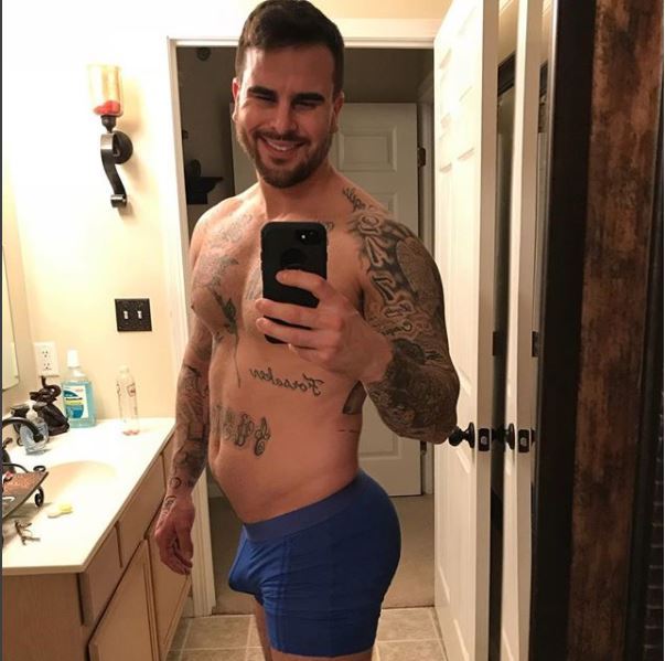 bulkingcub:  Guy goes from thin to thick over 12 months and embraces the beef. Looking