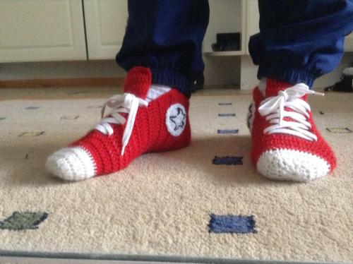 narwhalsarebetterthanyou:  bored-im:  Comfy Converse  IMAGAIN WEARING THESE UNDER CONVERSE AND THEN TAKING OFF YOUR SHOES AT A FRIENDS HOUSE AND THEY ARE JUST LIKE “WHAT BUT SHOES WHAT” 