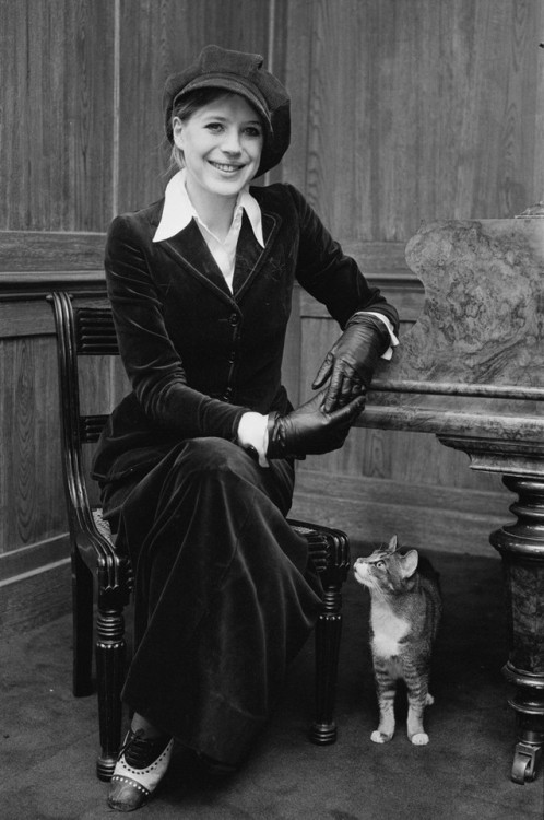littlequeenies: British singer Marianne Faithfull with a cat, UK, 5th April 1970.  