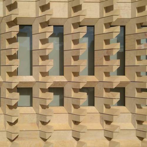 #texture #facade #building #sunblind #architecture #lavalletta #malta #travel #wanderlust #tbt (at V