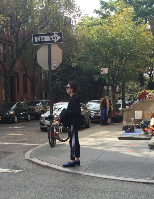 that time I saw Annie Clark just standing on the corner of a street. and hey, check out that stoop s