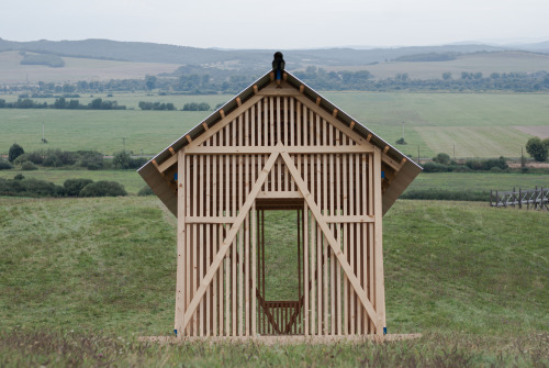 slanted house ~ paradigma ariadnlé| photos © attila róbert csóka