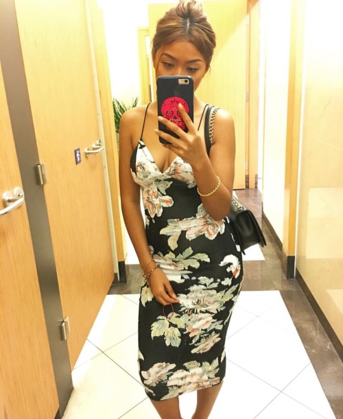minahhunter:exaltedroses:Hot sexy young malay mom ! Follow @exaltedroses , like and reblog for more!