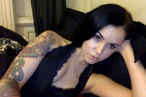 sherylcrowmags:  SELFIES 