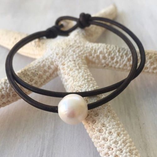 Leather freshwater pearl bracelet To buy Click on link in my bio #freshwaterpearls #pearlsonleather 