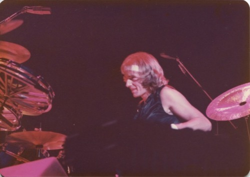 thegroovyarchives:70′s Alan White of Yes concert pics.