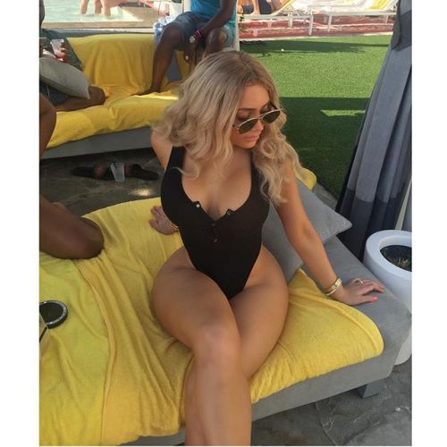 antisellout:   missnikkiibaby   