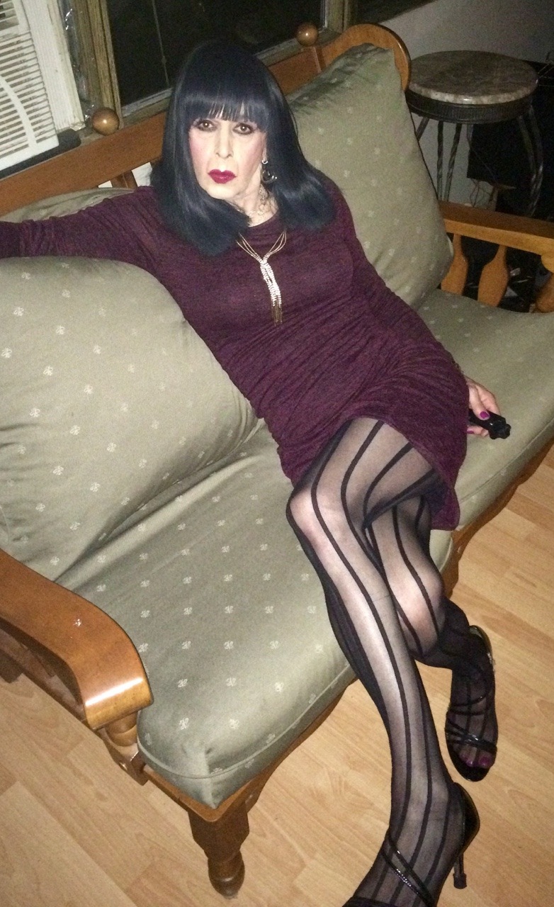 kerrydawg: justkerrydawg:  💋💜💋💜💋💞💋🌹🍷Just waiting for my