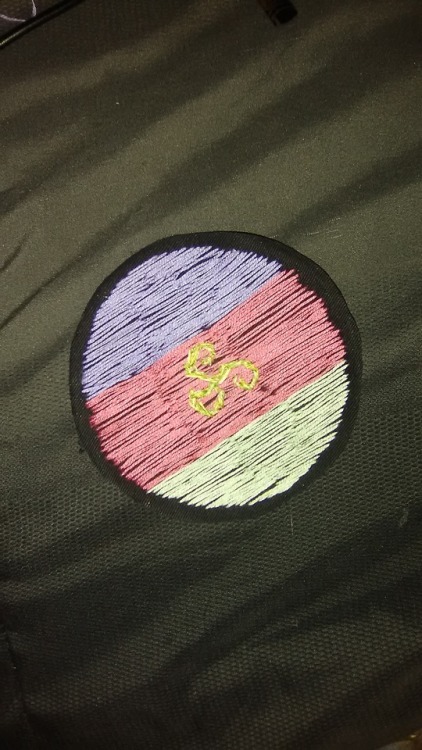 flock-of-changes:I embroidered a Medusan flag patch \o/ I’m crafty and my aching joints can’t stop m