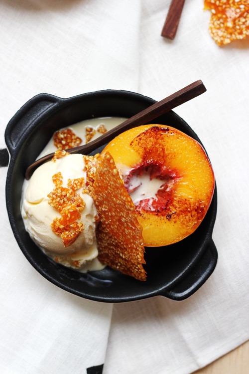 foodffs:  Peach Splits with Goma PralineReally nice recipes. Every hour.